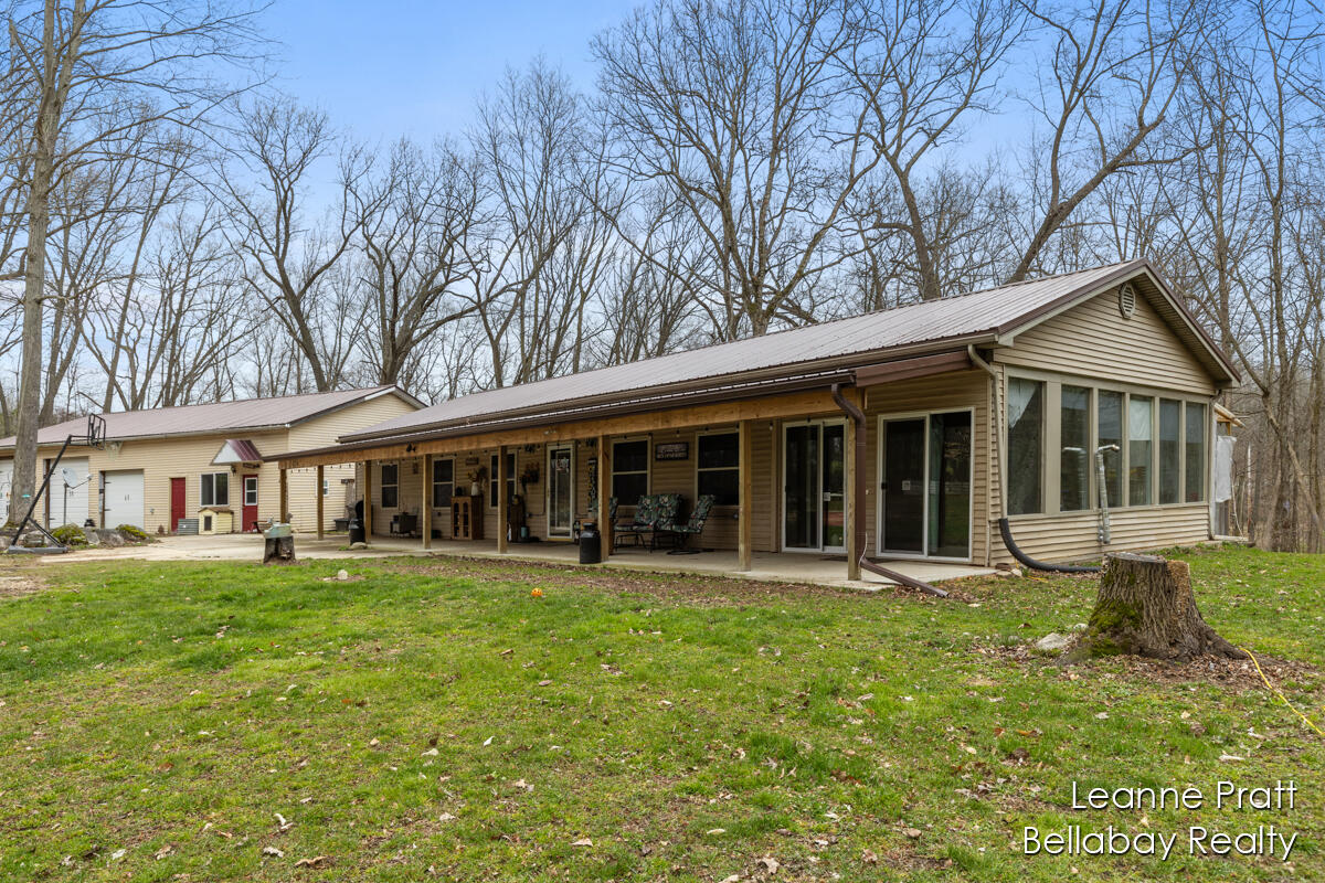 9580 South Banfield Road Dowling, MI 49050 - Photo 3 of 33 IMG_1004
