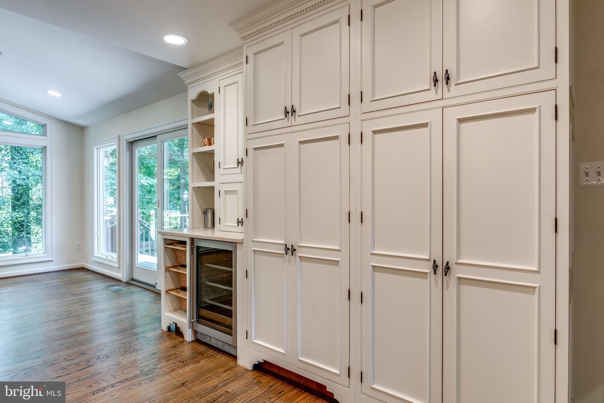1224 Bishopsgate Way Reston, VA 20194 - Photo 8 of 65 Kitchen Storage with Beverage Center