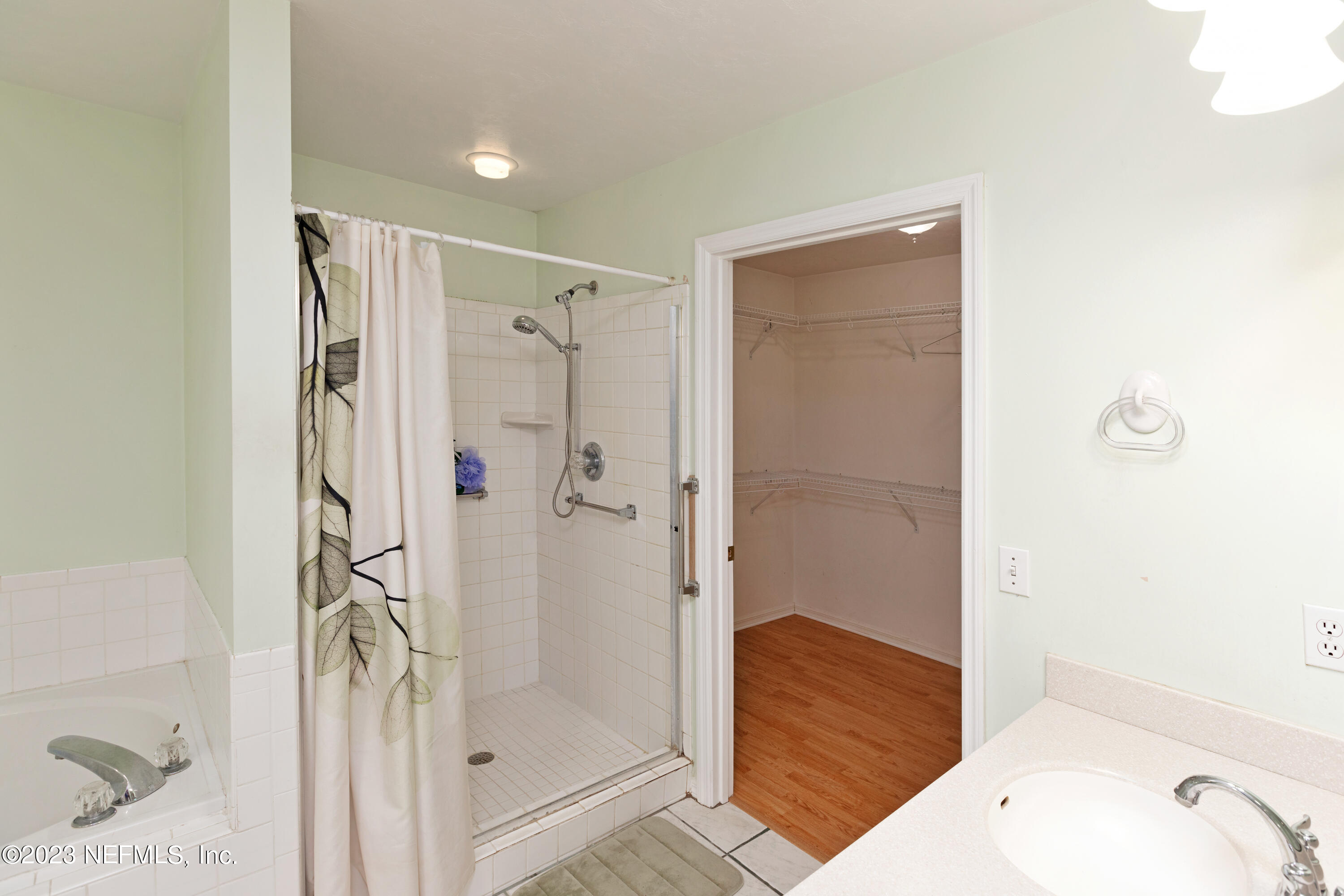 445 Southeast 28th Loop Melrose, FL 32666 - Photo 26 of 75 a bathroom with a shower and a sink