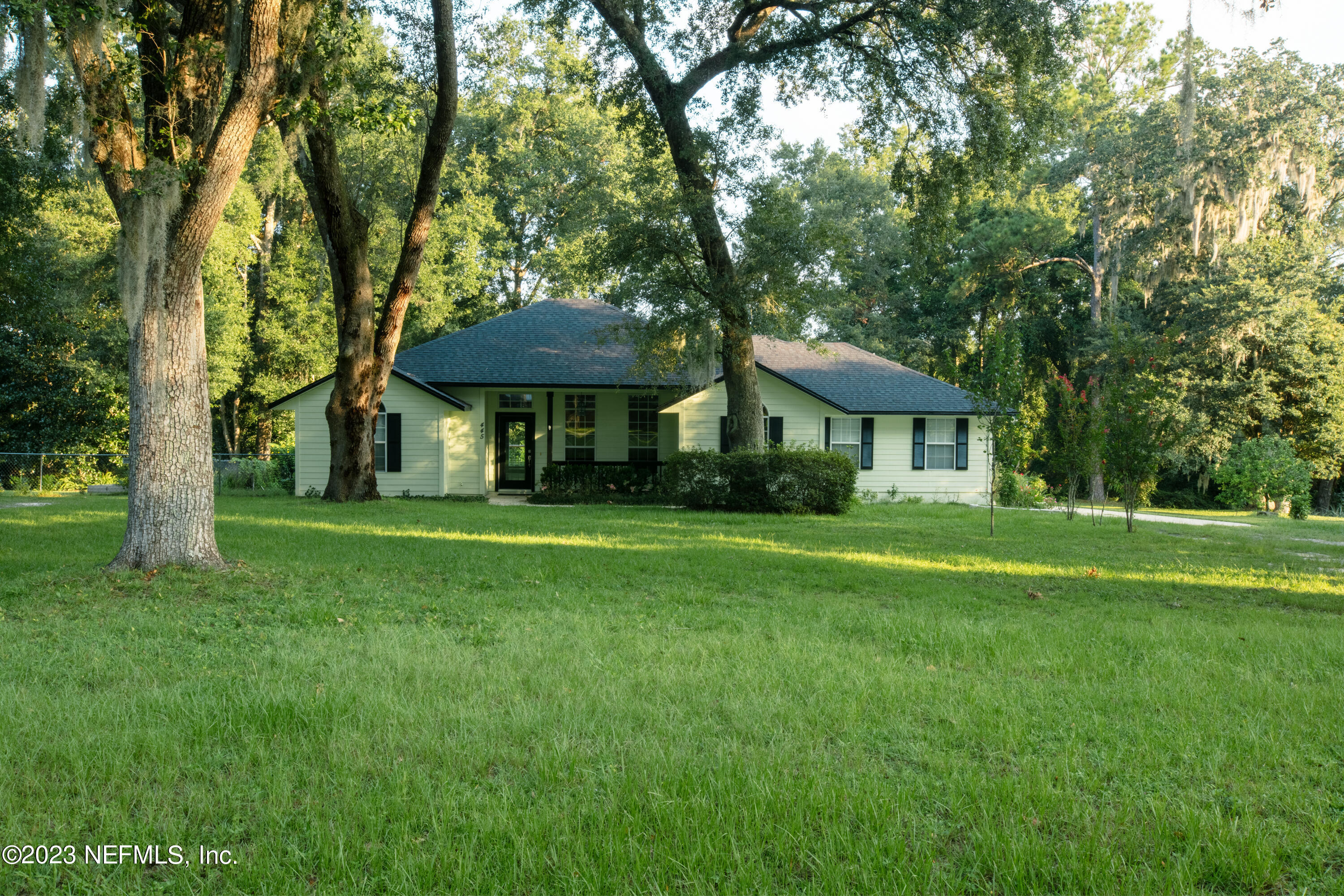 445 Southeast 28th Loop Melrose, FL 32666 - Photo 3 of 75 a front view of a house with a yard