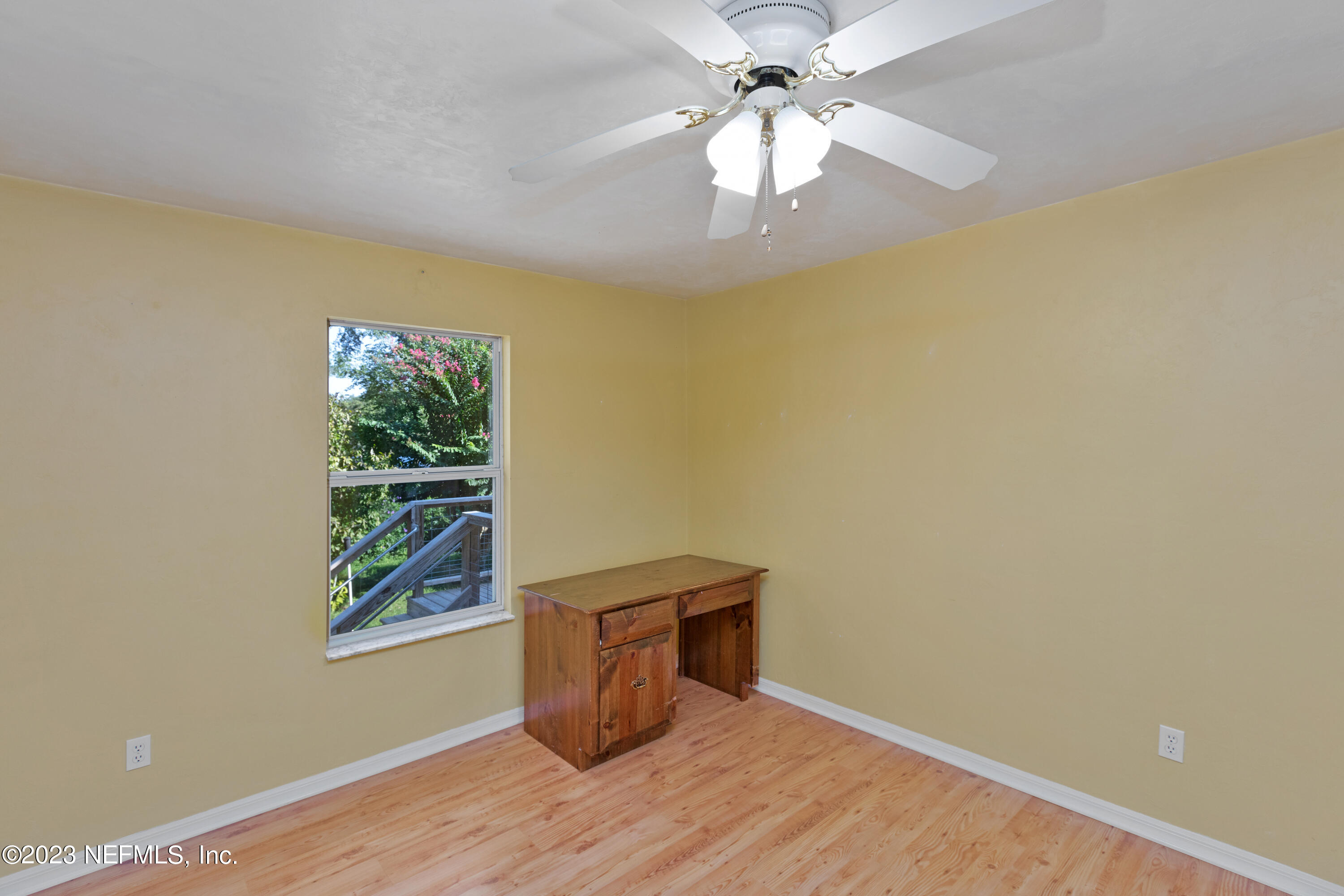 445 Southeast 28th Loop Melrose, FL 32666 - Photo 43 of 75 an empty room with wooden floor and windows