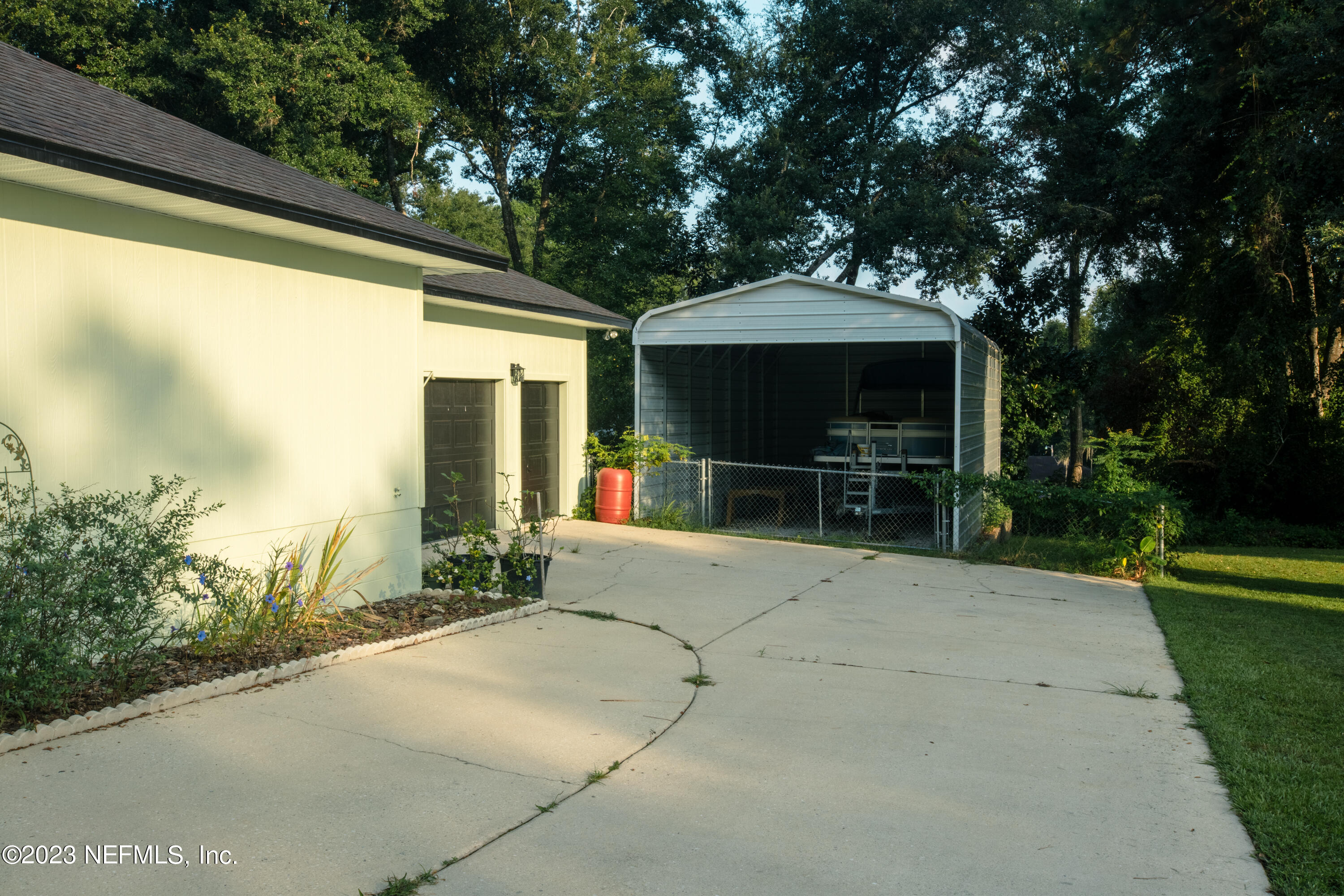 445 Southeast 28th Loop Melrose, FL 32666 - Photo 54 of 75 a front view of a house with garden