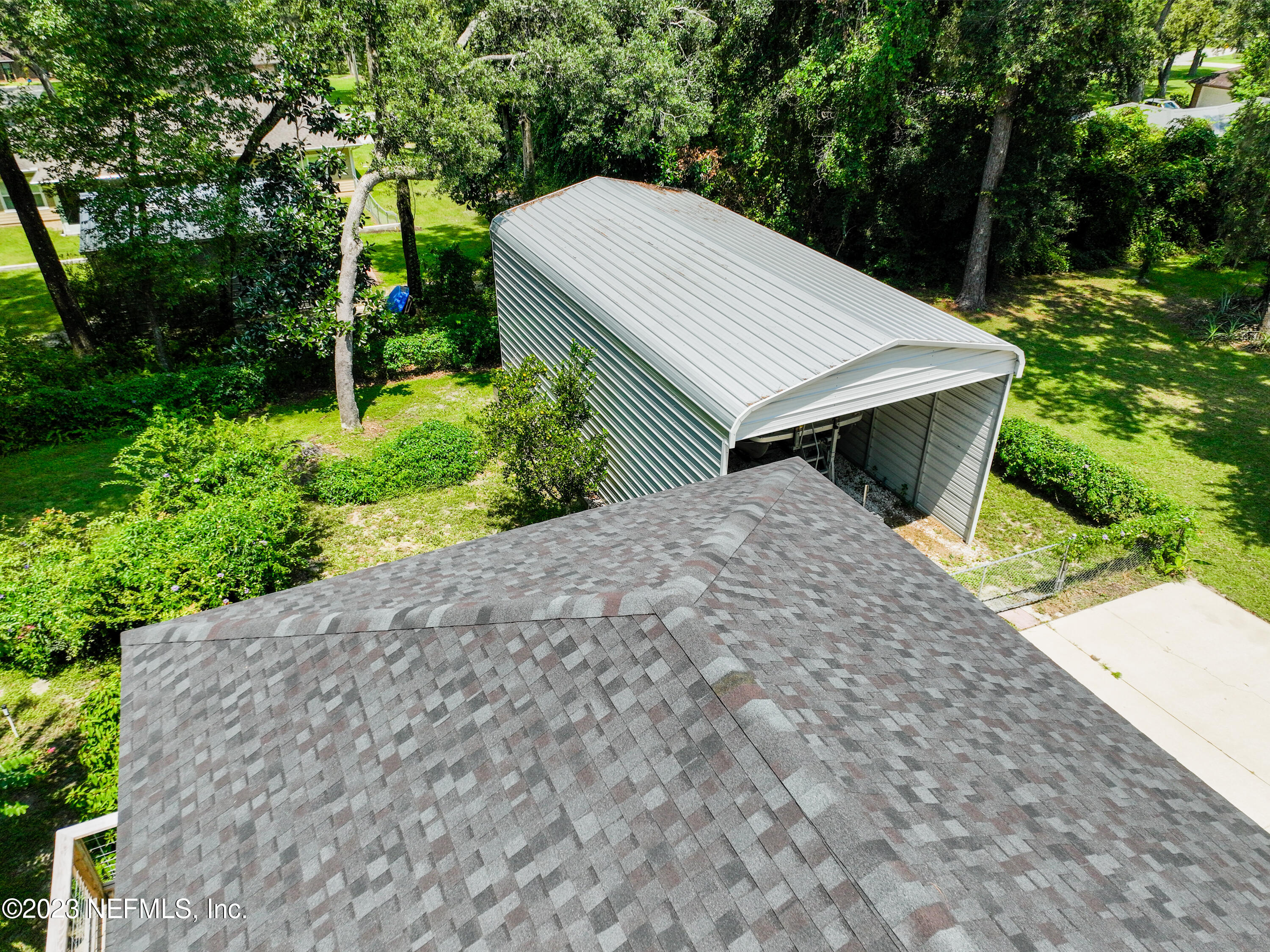 445 Southeast 28th Loop Melrose, FL 32666 - Photo 64 of 75 a backyard of a house with plants and large trees