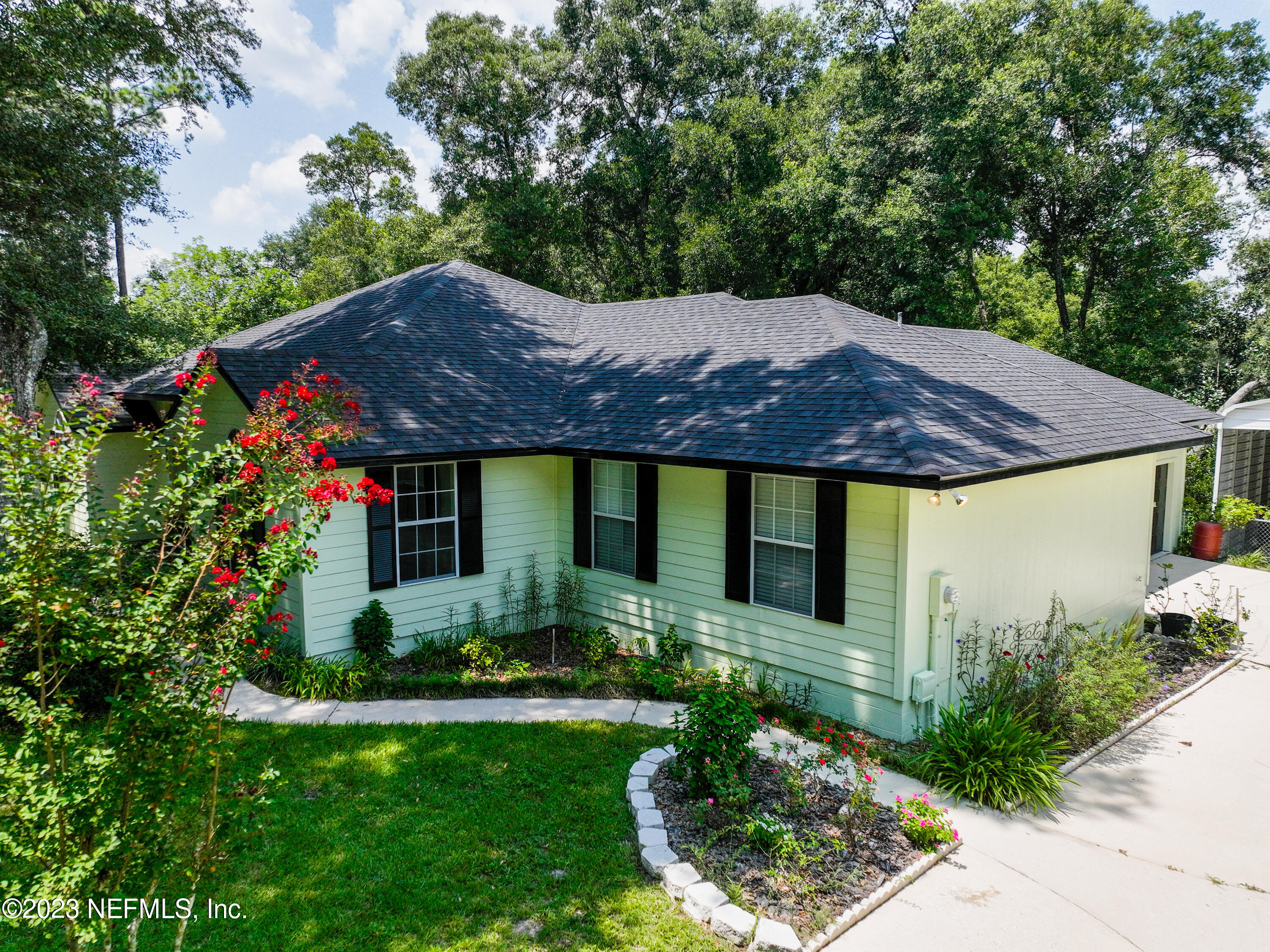 445 Southeast 28th Loop Melrose, FL 32666 - Photo 65 of 75 a front view of house with a garden