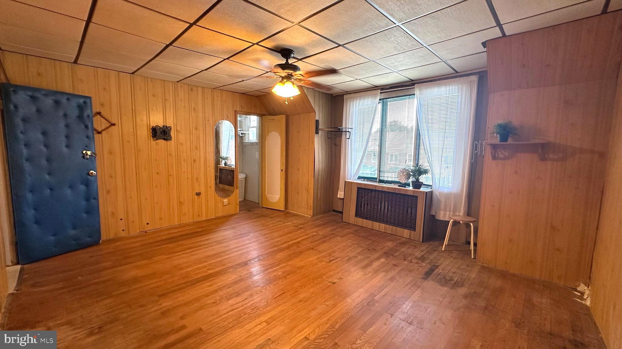 4643 Coleherne Road Baltimore, MD 21229 - Photo 18 of 40 Bright and large