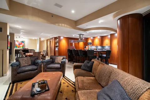 $3,000,000 | 111 West Maple Street, Unit 34023404, Chicago, IL 60610