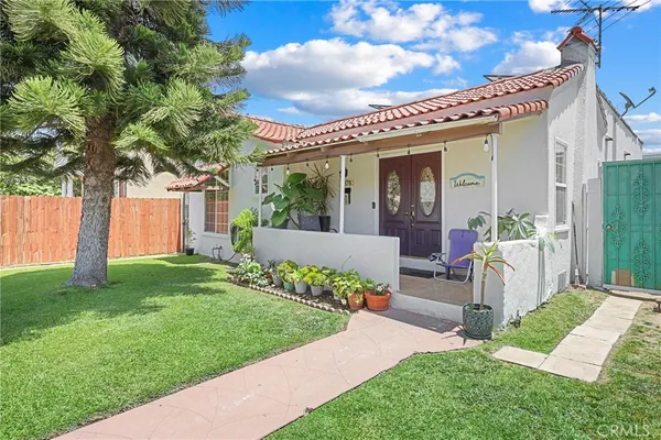 $739,900 | 2376 Locust Avenue, Long Beach, CA 90806
