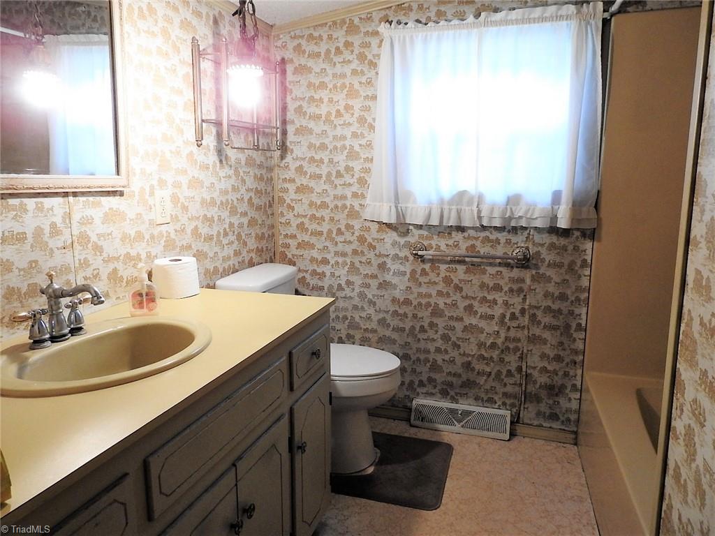 1776 Clingman Road Ronda, NC 28670 - Photo 20 of 24 Gallery Image 20