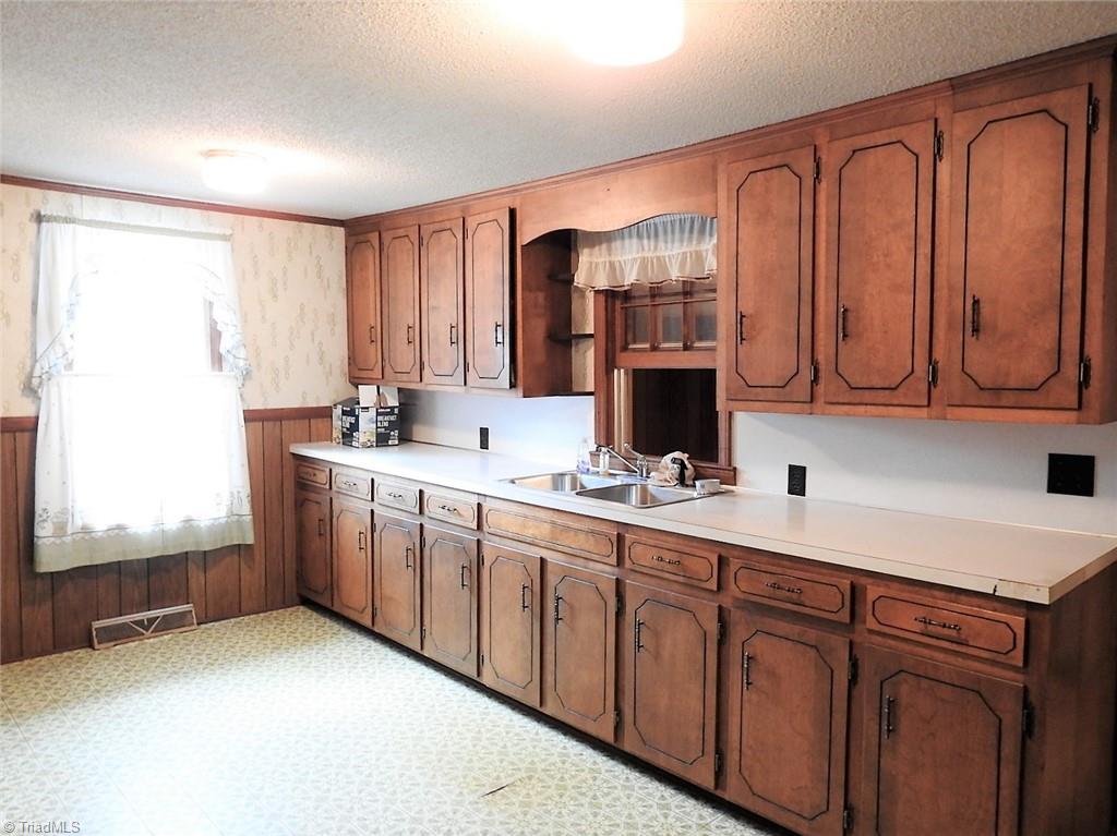 1776 Clingman Road Ronda, NC 28670 - Photo 10 of 24 Gallery Image 10