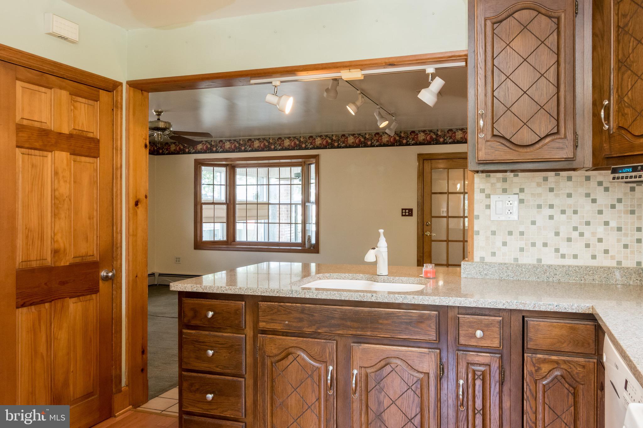 350 Poplar Road Baltimore, MD 21221 - Photo 3 of 25 Kitchen