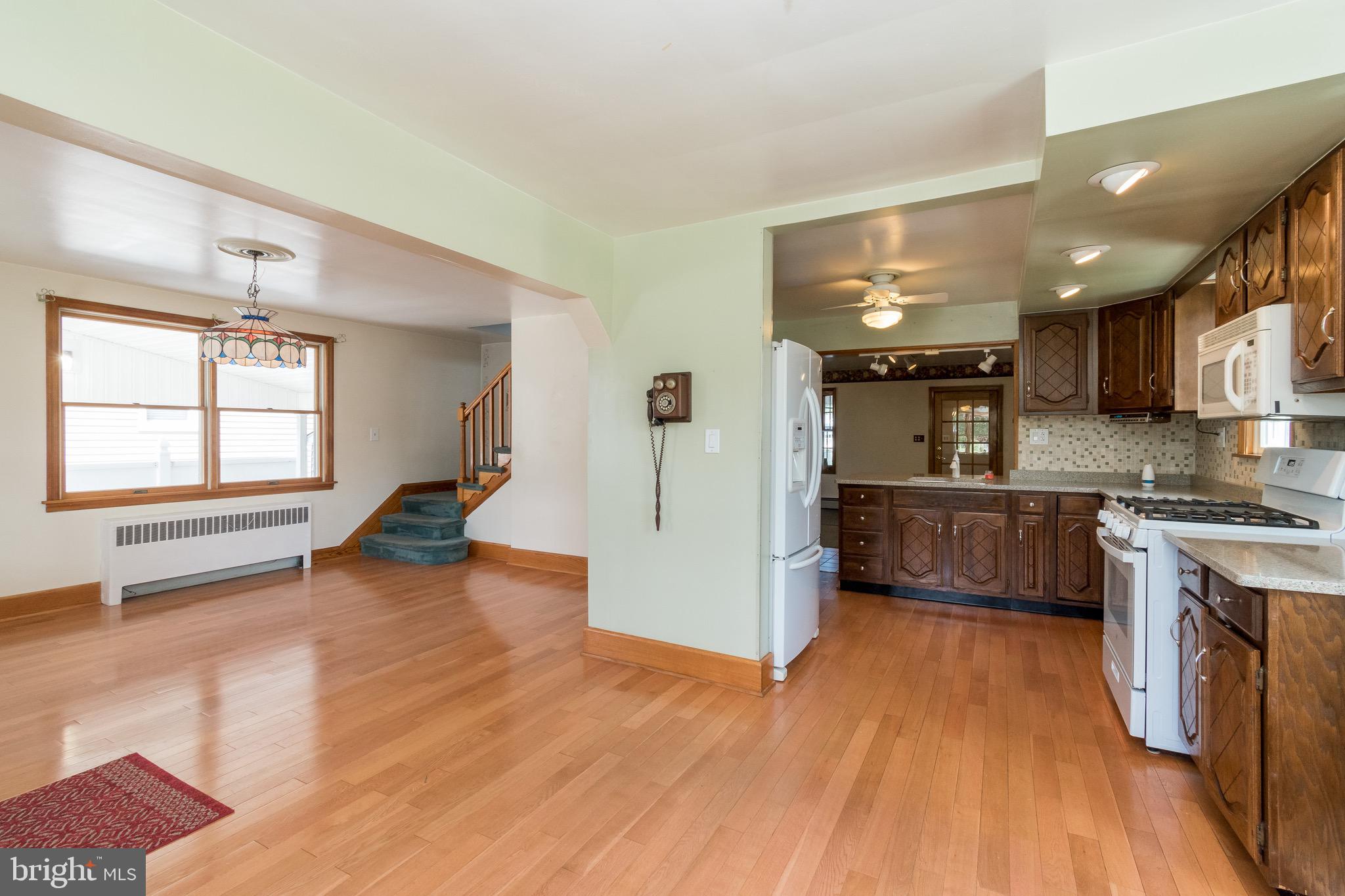 350 Poplar Road Baltimore, MD 21221 - Photo 4 of 25 Kitchen / Dining