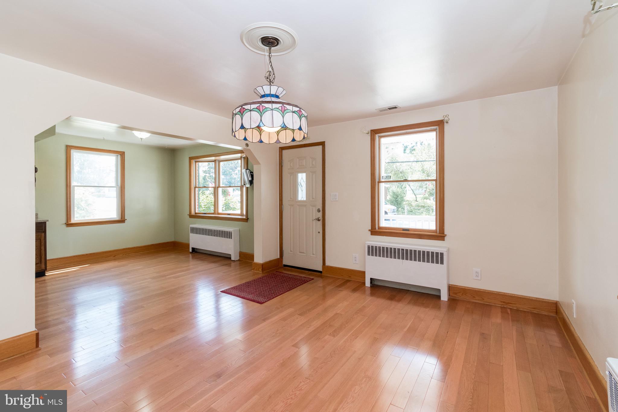 350 Poplar Road Baltimore, MD 21221 - Photo 5 of 25 Dining Room