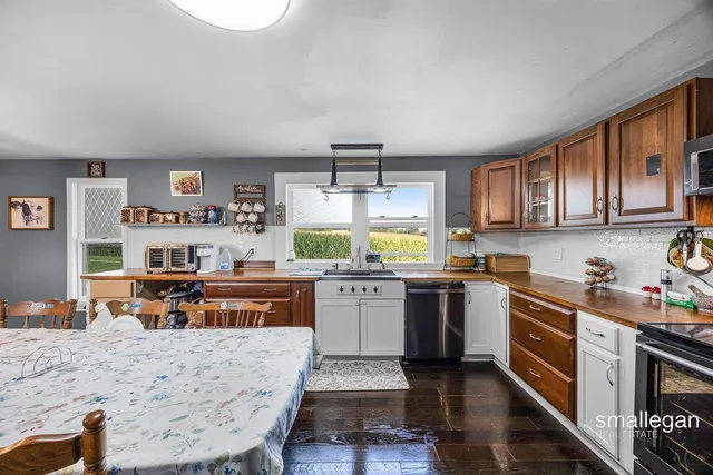 $140,000 | 1235 North State Road, Ithaca, MI 48847