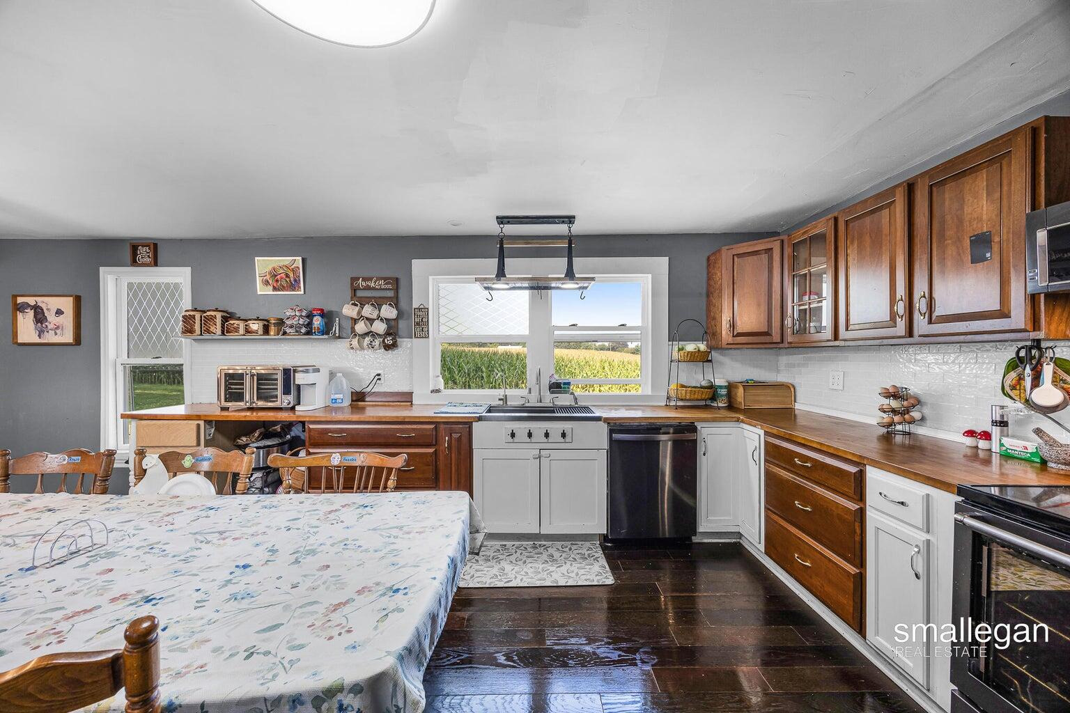 1235 North State Road Ithaca, MI 48847 - Photo 3 of 11 Ithica Kitchen