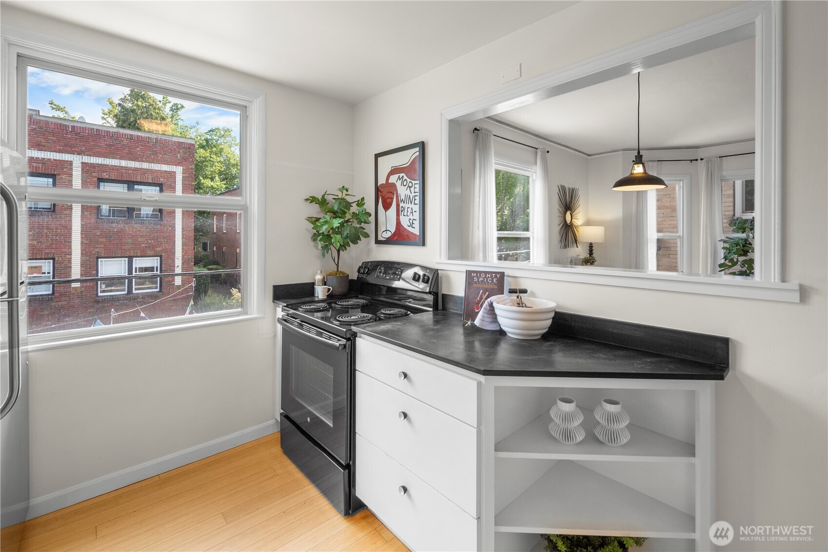 1732 15th Avenue, Unit 28 Seattle, WA 98122 - Photo 5 of 23