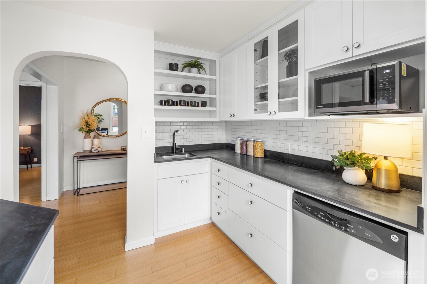 1732 15th Avenue, Unit 28 Seattle, WA 98122 - Photo 7 of 23