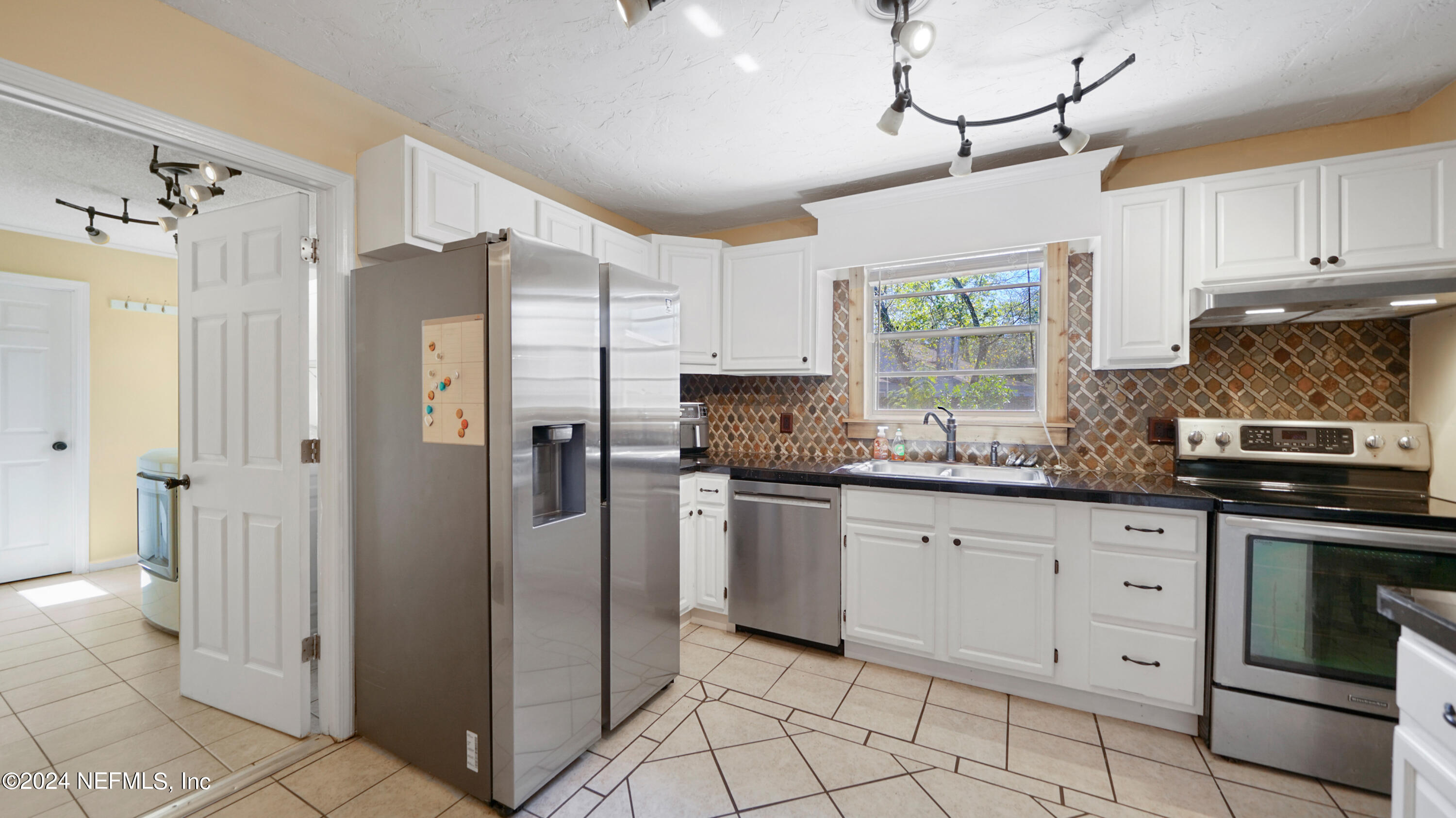 4252 Julington Creek Road Jacksonville, FL 32223 - Photo 12 of 36 4252 Julington Creek Rd-11