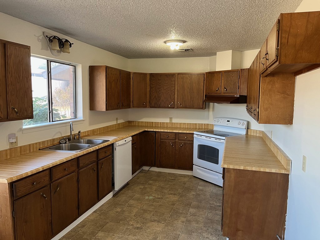 305 3rd Street Center Point, TX 78010 - Photo 8 of 20