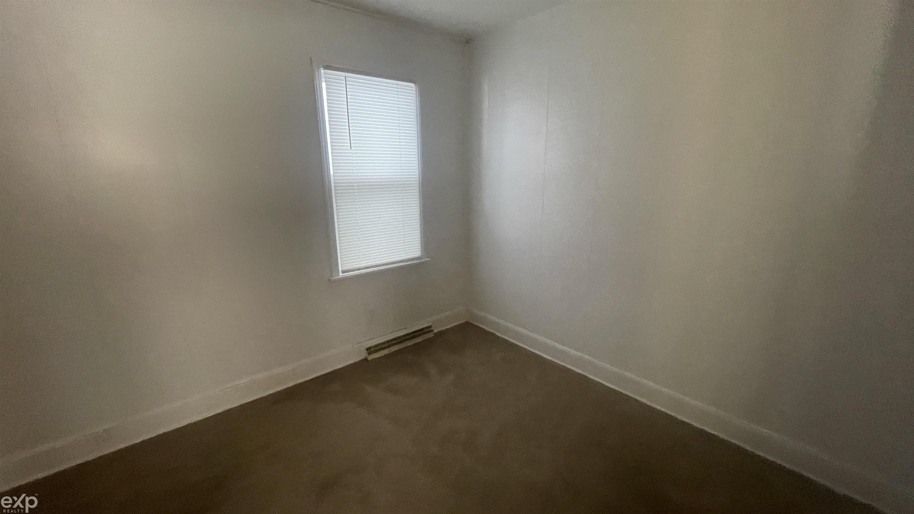 2161 East Judd Road Burton, MI 48529 - Photo 7 of 11 50089526-7.JPG