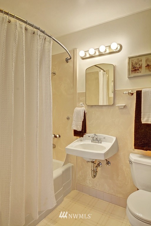 1719 Southwest Webster Street Seattle, WA 98106 - Photo 19 of 25 Gallery Image 19