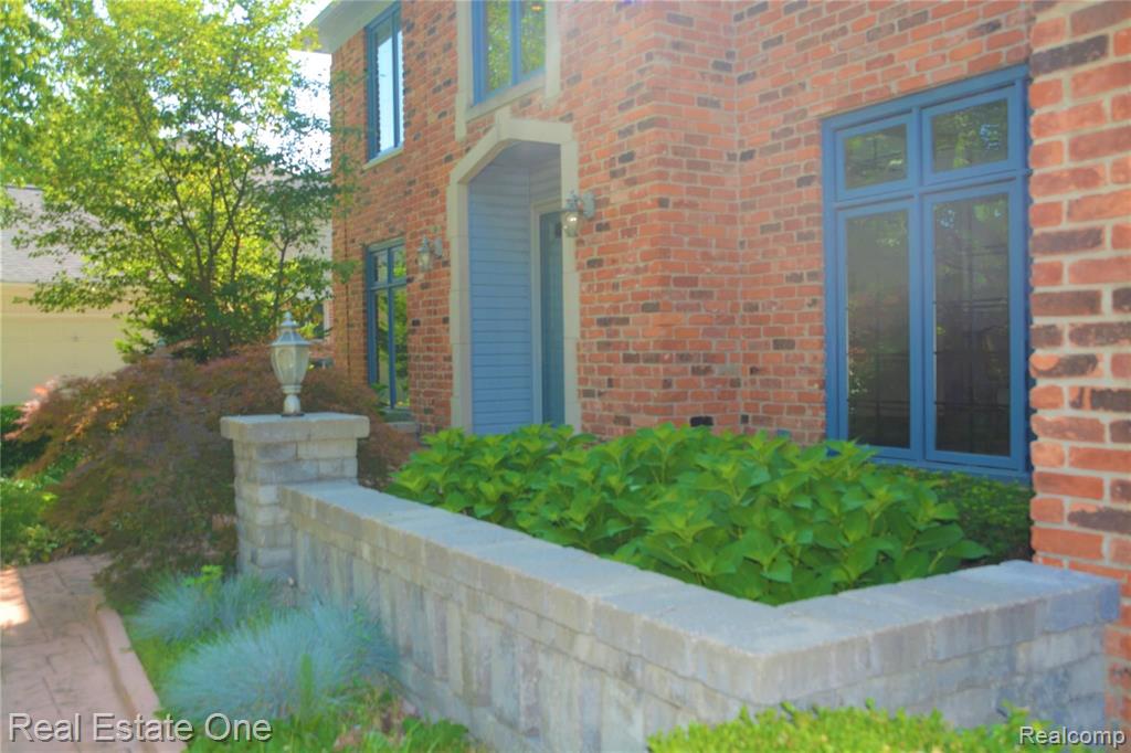 3563 Summit Ridge Drive Rochester Hills, MI 48306 - Photo 2 of 22