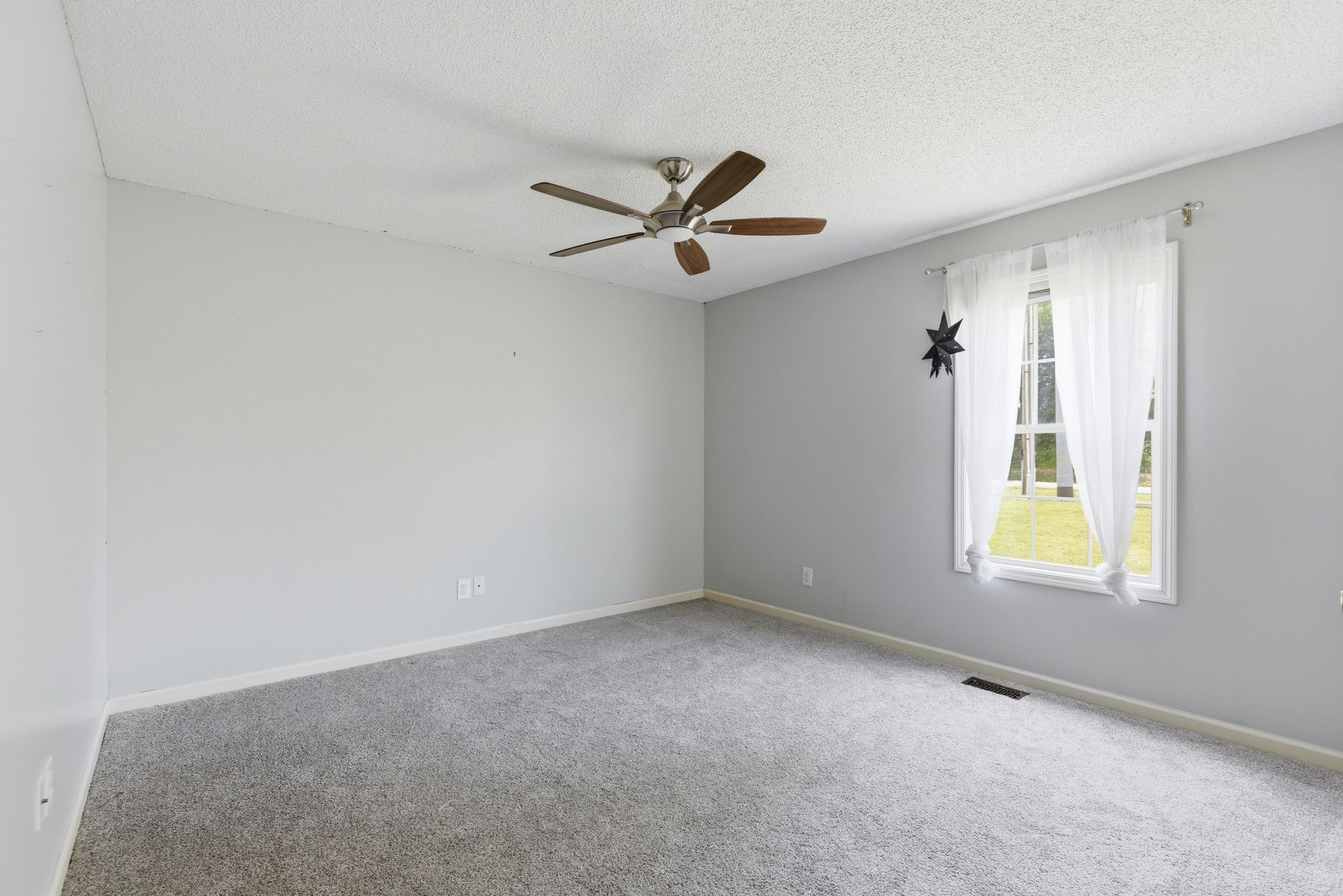 1829 Needmore Road Clarksville, TN 37042 - Photo 16 of 25 Gallery Image 16