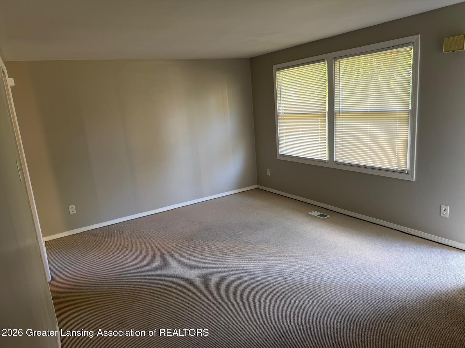 411 Sawyer Road Lansing, MI 48911 - Photo 9 of 63 Living room