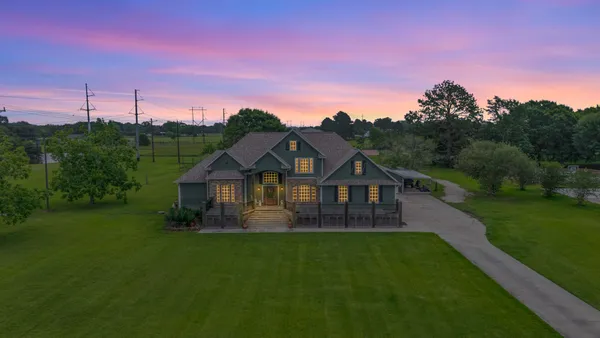$775,000 | 809 South Van Ostrand Avenue, Winnie, TX 77665