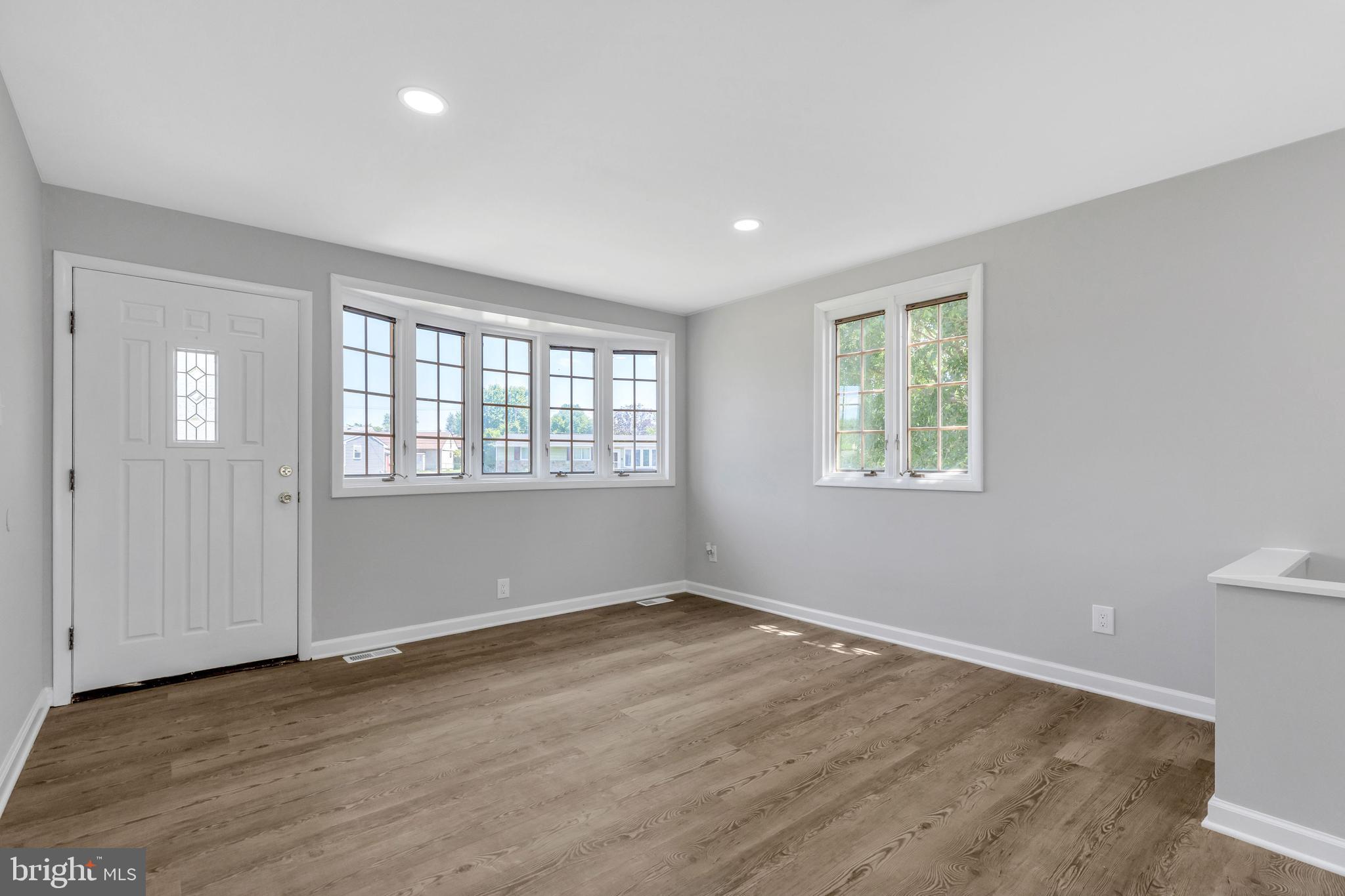 200 Tuscany Road Aston, PA 19014 - Photo 3 of 40 Living Room