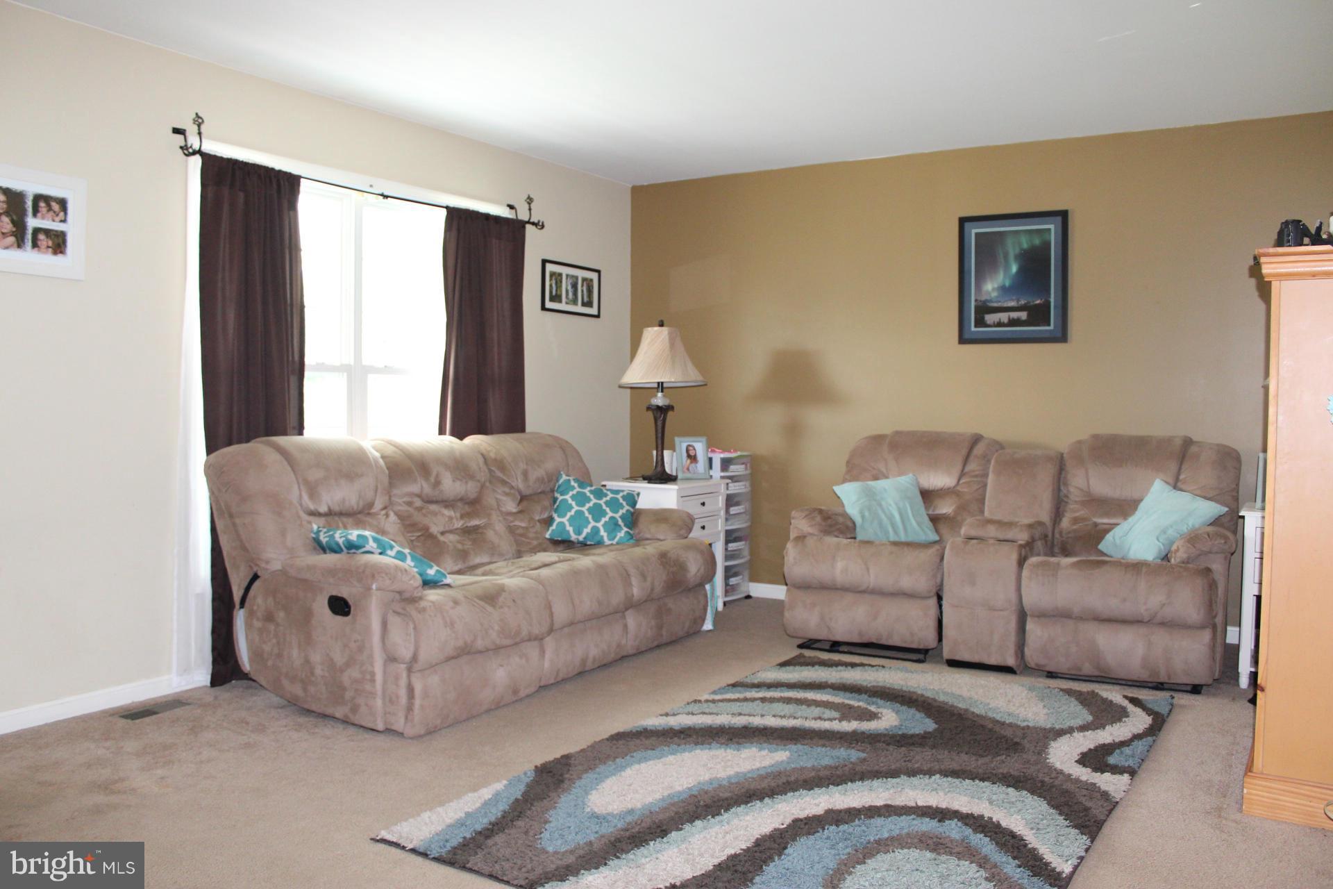 15427 Broadfording Road Clear Spring, MD 21722 - Photo 6 of 30 Living Room