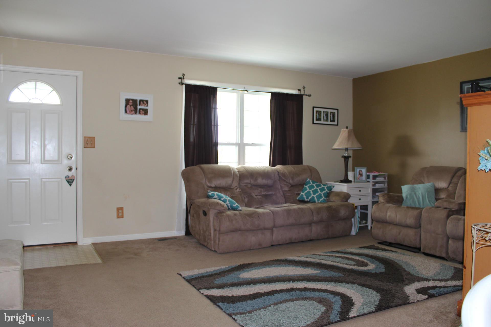 15427 Broadfording Road Clear Spring, MD 21722 - Photo 7 of 30 Living Room