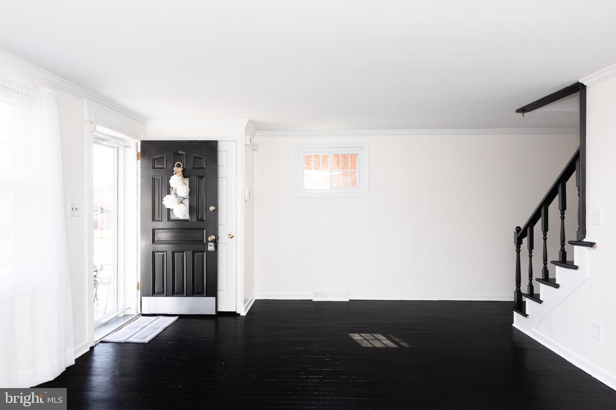 5518 Whitwood Road Baltimore, MD 21206 - Photo 4 of 35 Family/ Livingroom