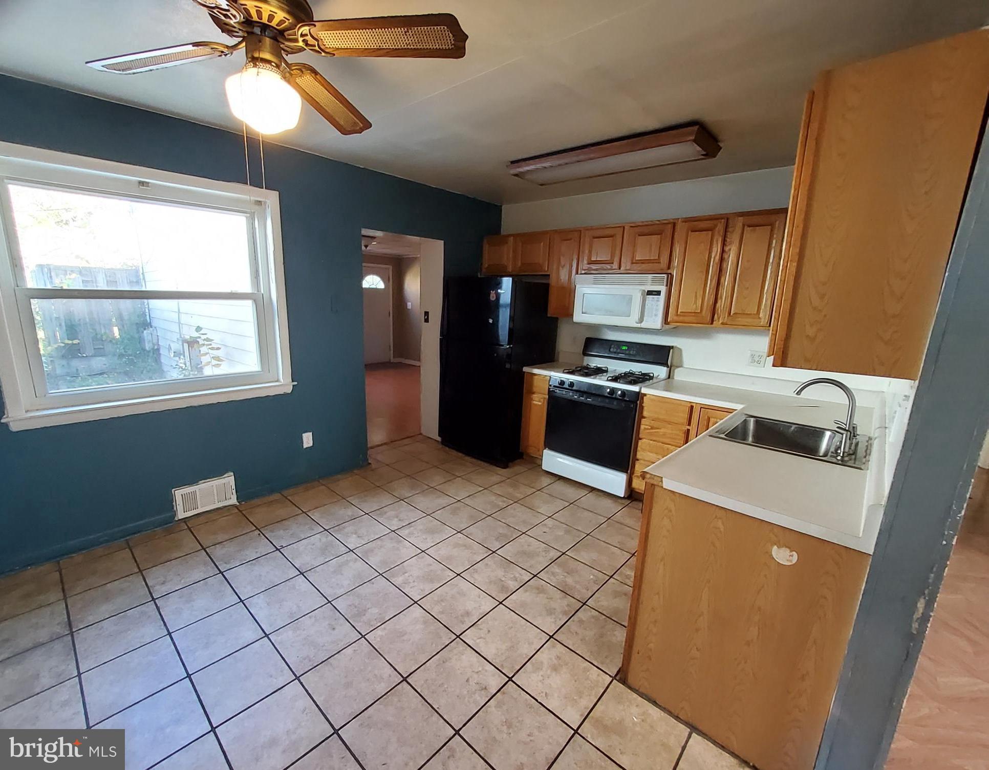525 St Patrick Road Baltimore, MD 21206 - Photo 3 of 11