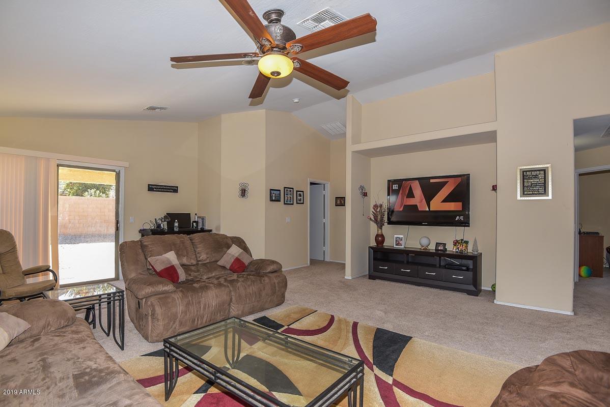 4339 West Maldonado Road Laveen, AZ 85339 - Photo 8 of 31 Family Room3