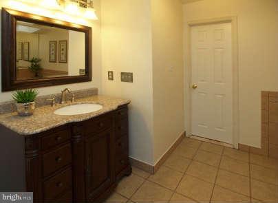7420 Jenna Road Springfield, VA 22153 - Photo 13 of 30 Bath (Master)