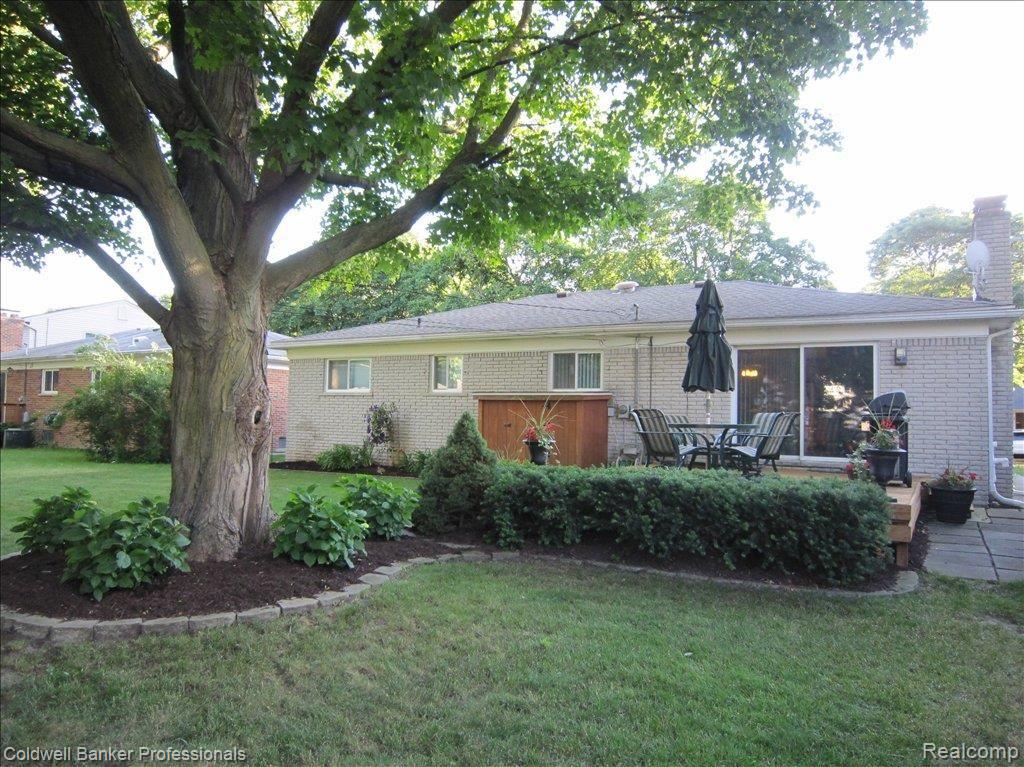 16232 Riverside Drive Livonia, MI 48154 - Photo 20 of 24 Peaceful Backyard