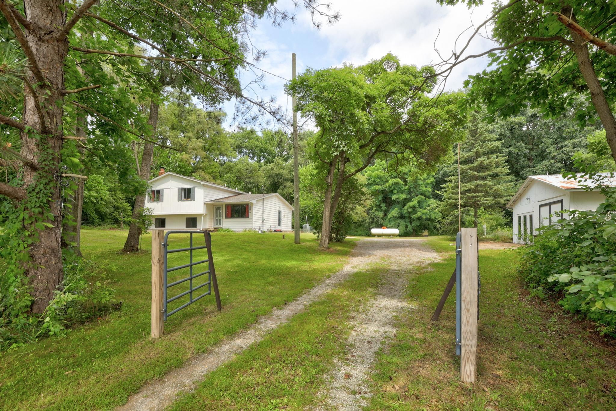8895 Arbela Road Millington, MI 48746 - Photo 2 of 34 50150336-69001a03-e40a-4b22-9f55-76239ff2fae7.JPG