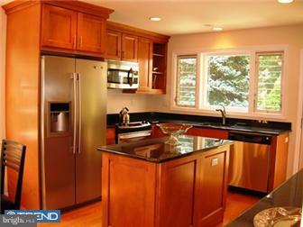 327 Saybrook Road Villanova, PA 19085 - Photo 3 of 12