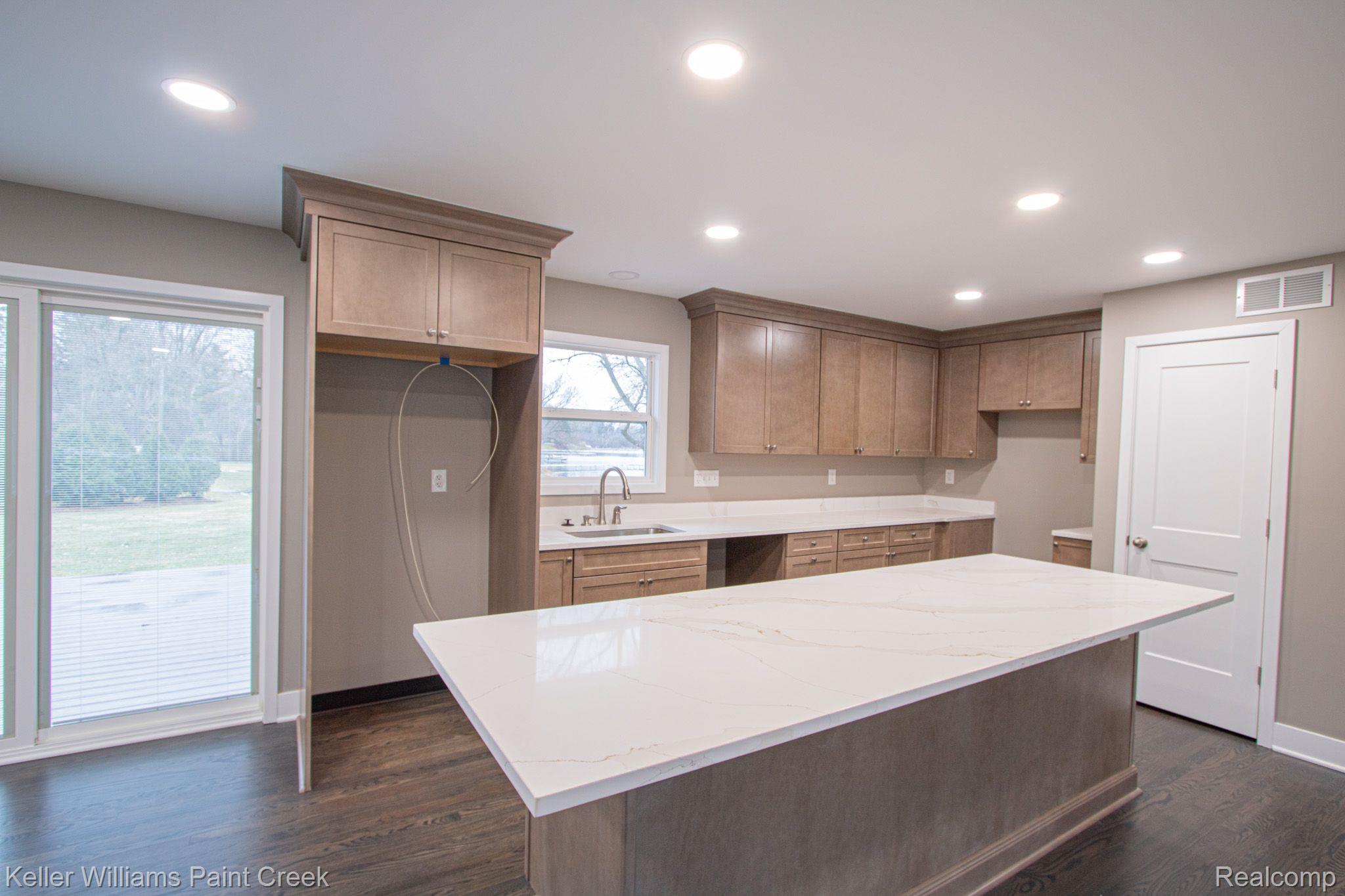 6543 Clarkston Road Clarkston, MI 48346 - Photo 9 of 31 Gallery Image 9