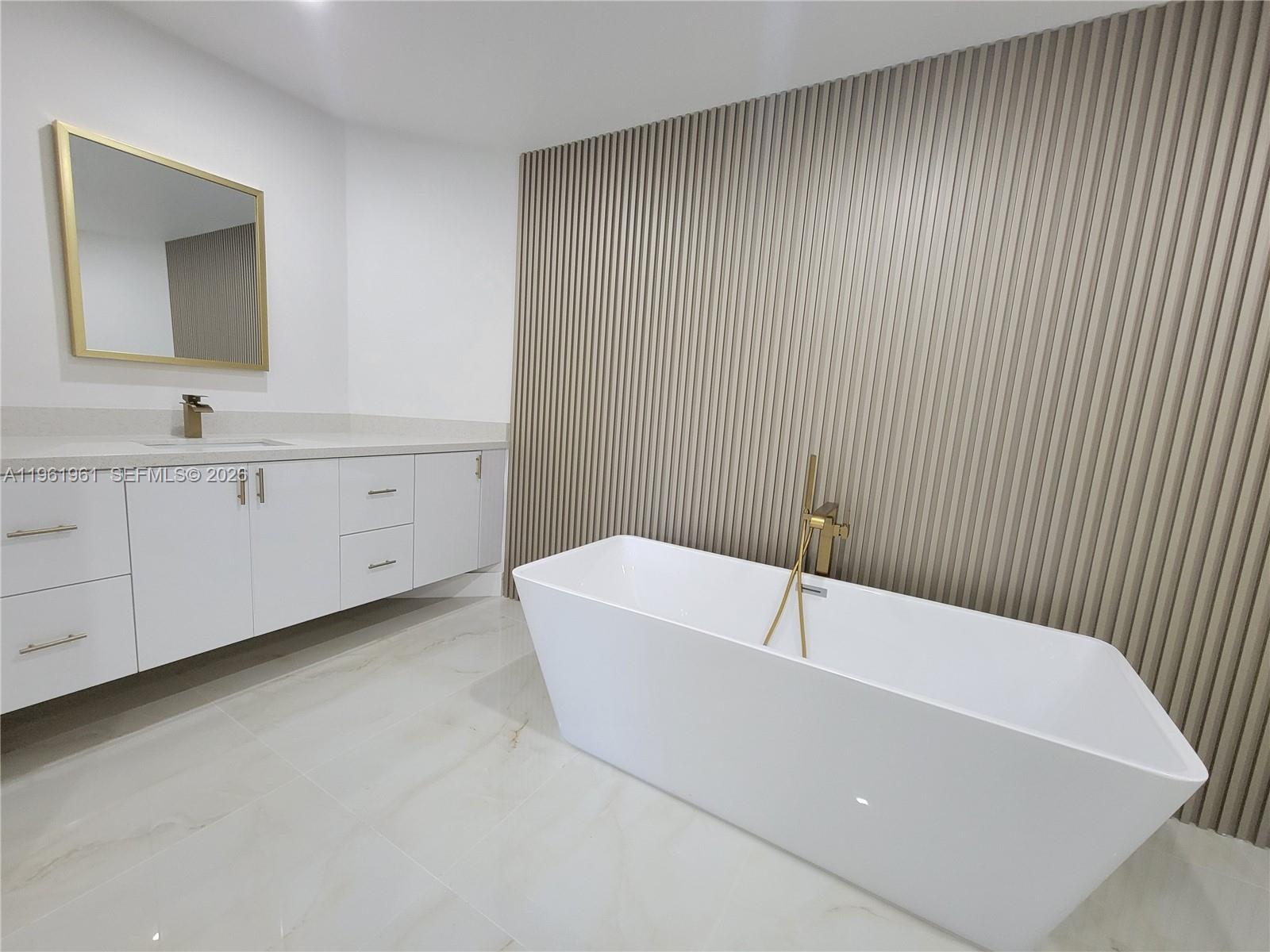 7928 Northwest 190th Lane Hialeah, FL 33015 - Photo 13 of 37