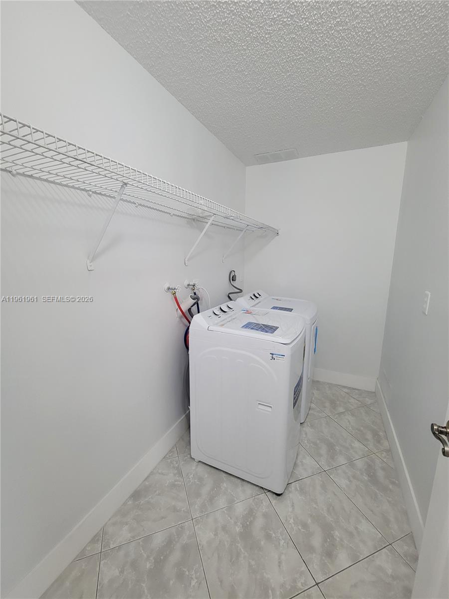 7928 Northwest 190th Lane Hialeah, FL 33015 - Photo 24 of 37