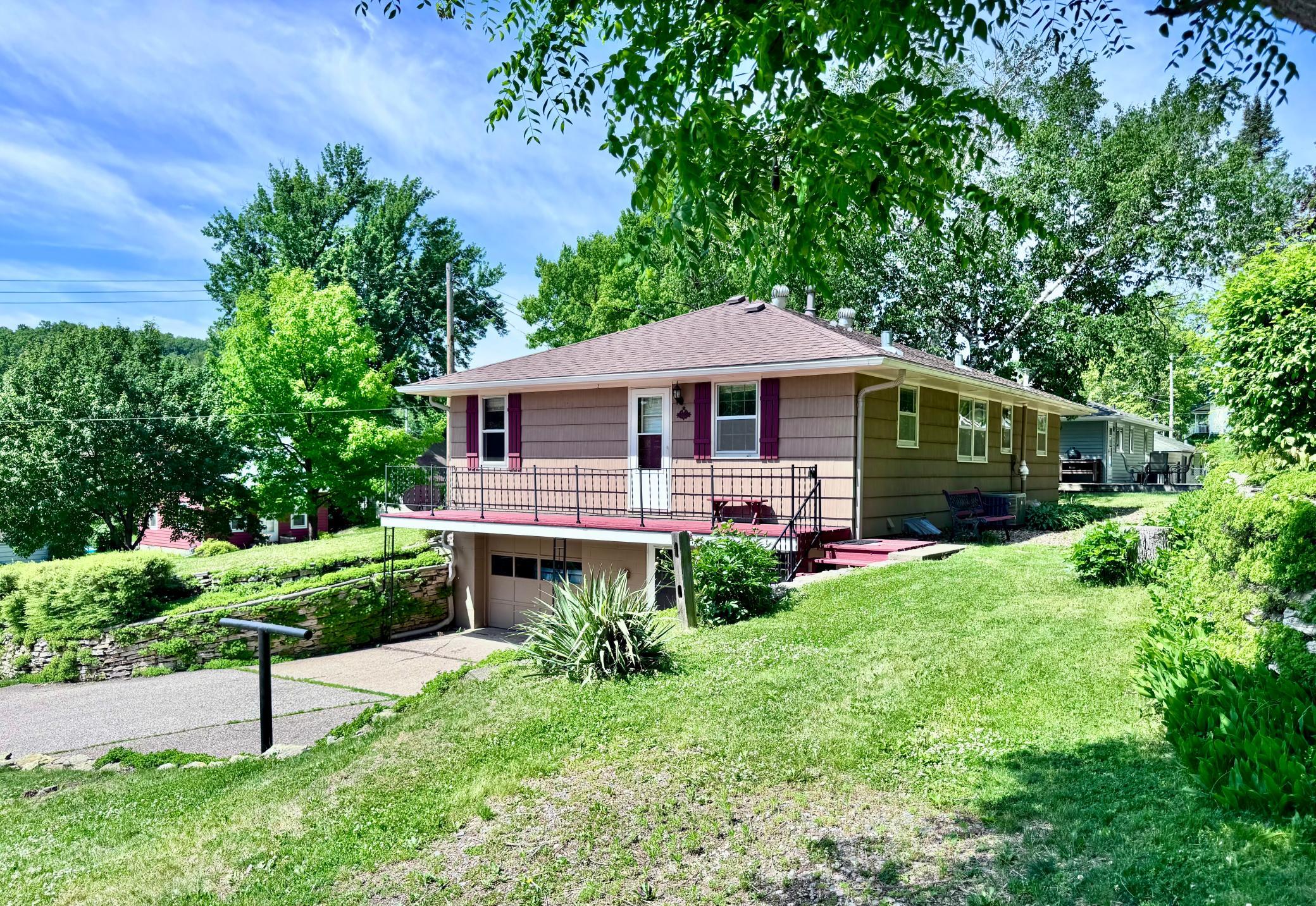 604 Hawthorne Street Red Wing, MN 55066 - Photo 2 of 29