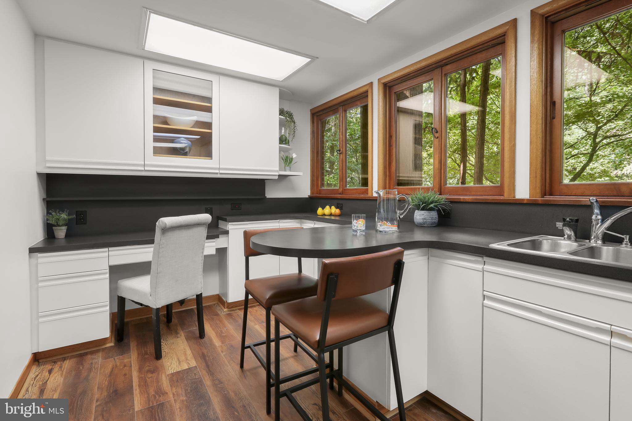 1725 St Giles Road Gibson Island, MD 21056 - Photo 23 of 43 Seating Area and Built-in Desk