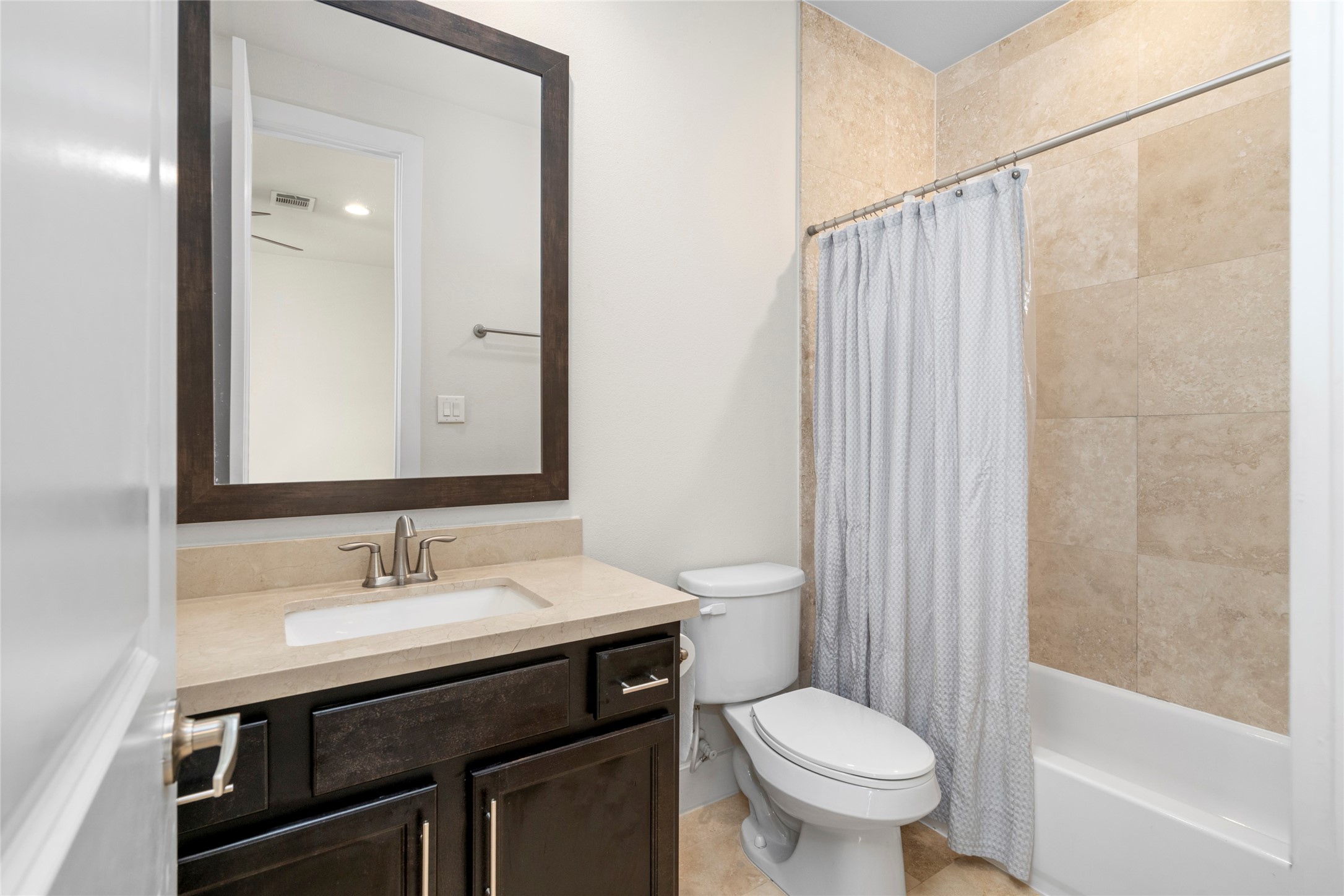 2609 Riverside Drive, Unit E Houston, TX 77004 - Photo 21 of 25 Also with it's own ensuite full bathroom.