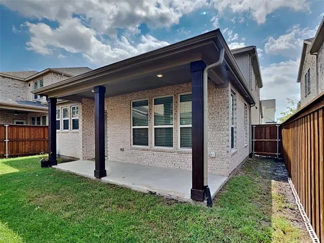 a view of house with backyard
