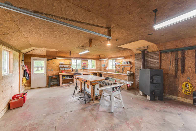 1835 East Chip Road Kawkawlin, MI 48631 - Photo 6 of 24