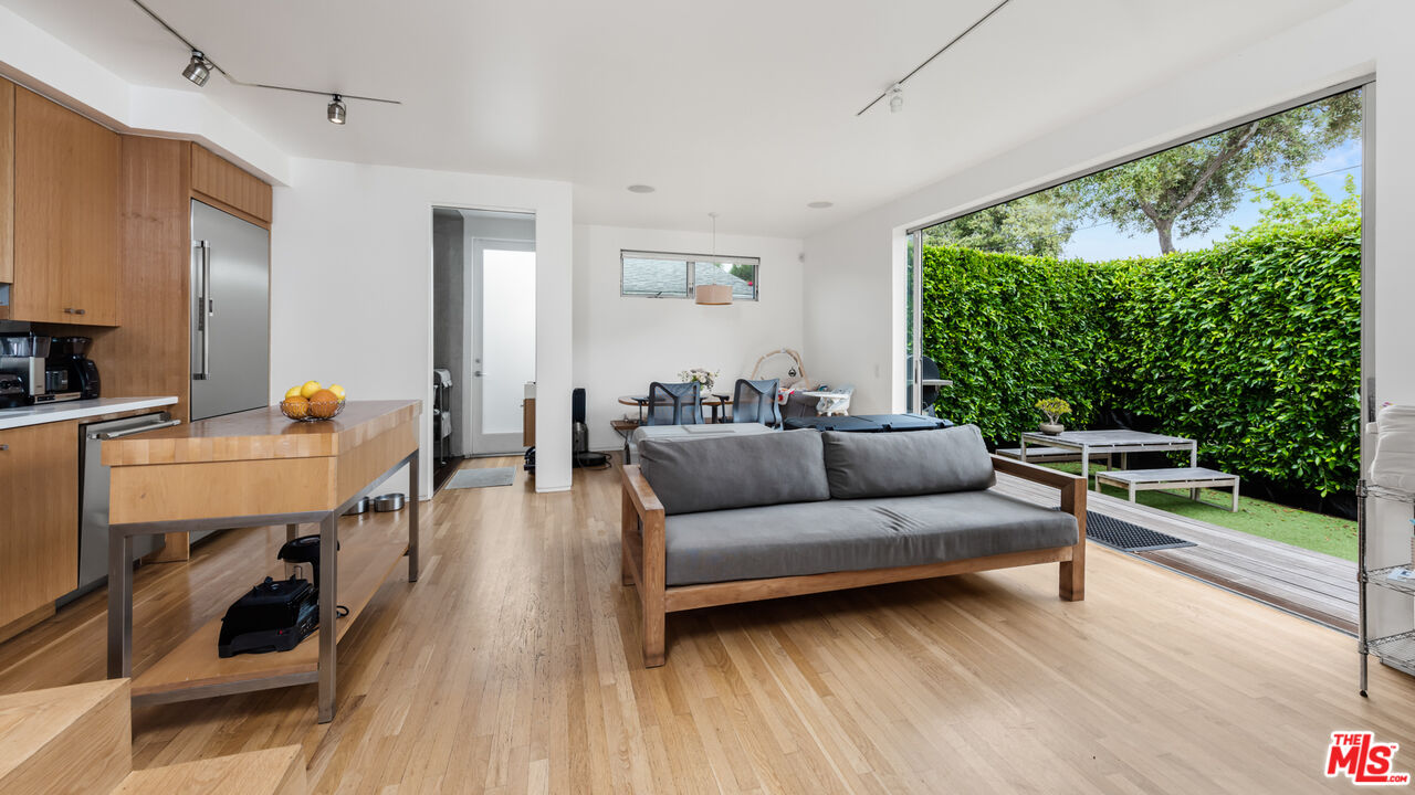 705 Sunset Avenue Venice, CA 90291 - Photo 2 of 32 a living room with furniture and a large window