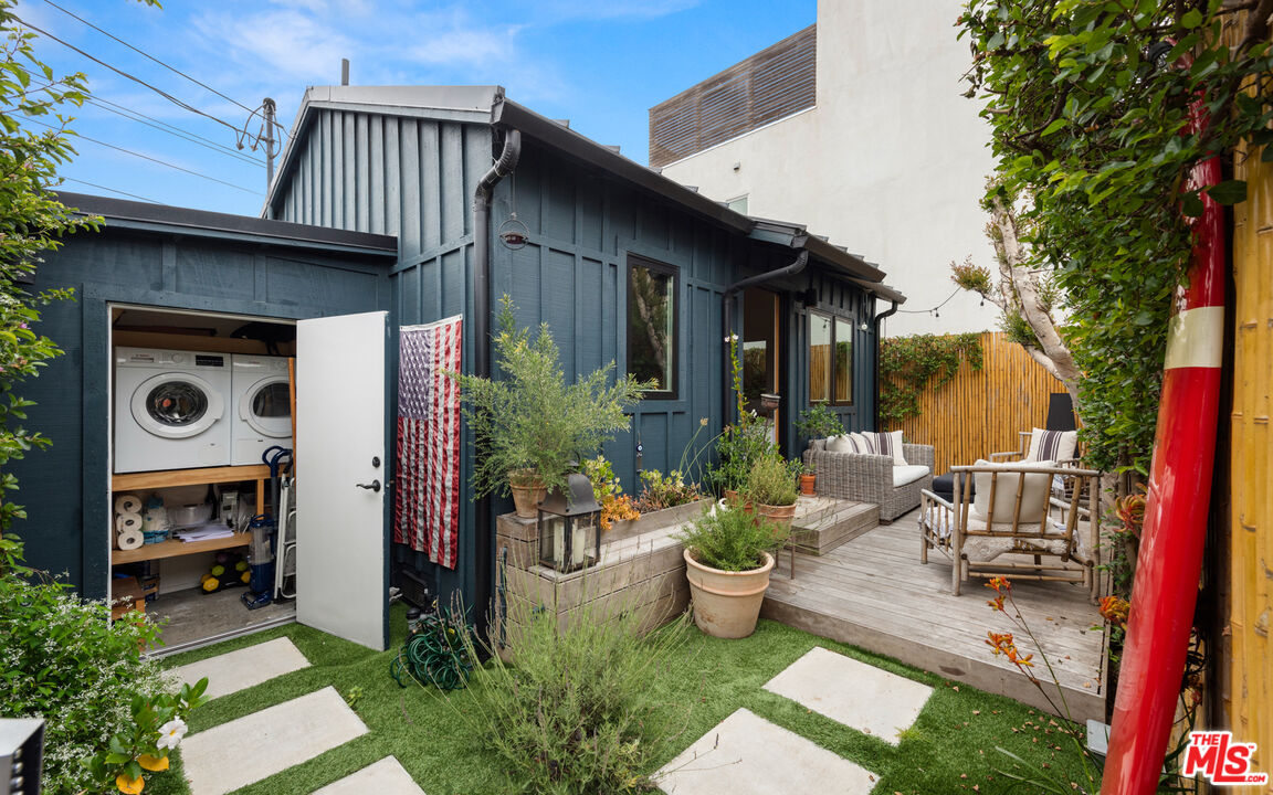 705 Sunset Avenue Venice, CA 90291 - Photo 21 of 32 a view of an house with backyard space and garden