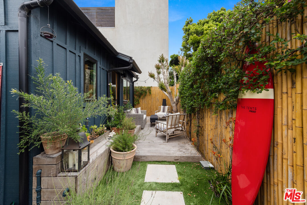705 Sunset Avenue Venice, CA 90291 - Photo 22 of 32 a view of a house with backyard and sitting area