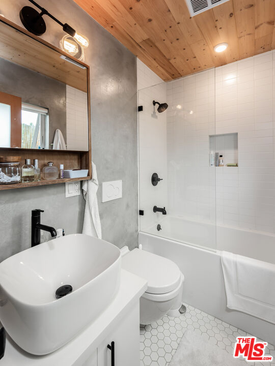 705 Sunset Avenue Venice, CA 90291 - Photo 29 of 32 a bathroom with a white tub shower vanity and a toilet